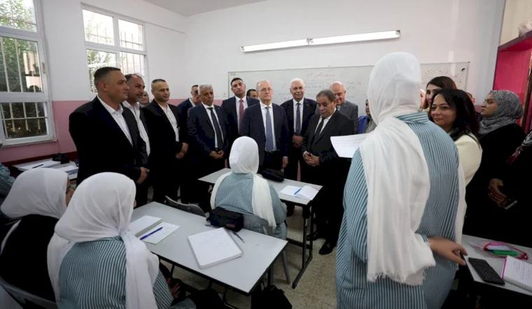 مصطفى يتفقد مدرسة بنات العبيات في بيت لحم مع انطلاق العام الدراسي الجديد