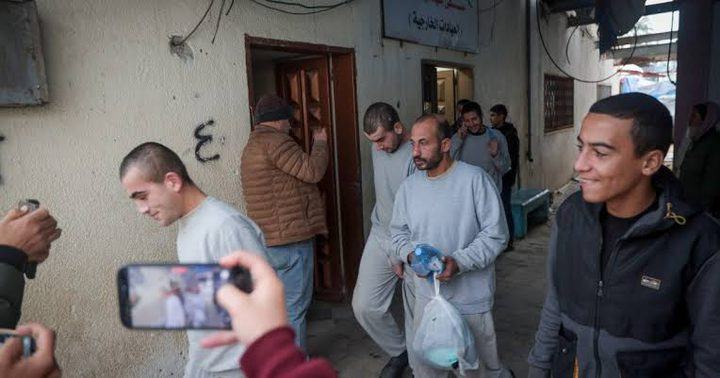 سلطات الاحتلال تفرج عن 12 أسيرا من قطاع غزة
