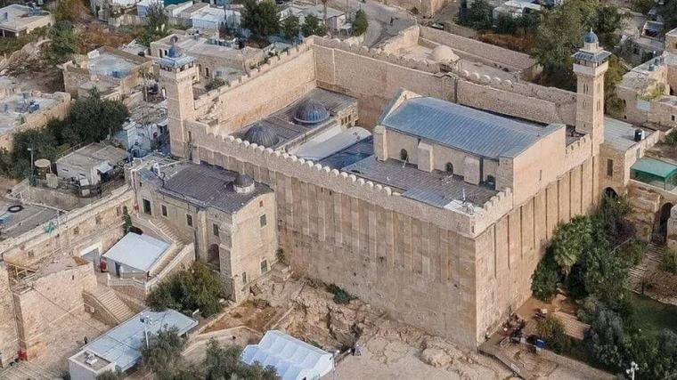 الاحتلال يمنع الأذان في الحرم الإبراهيمي لليوم الـ75 توالياً
